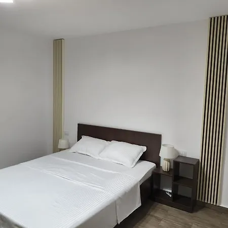 Golden Eight Apartment