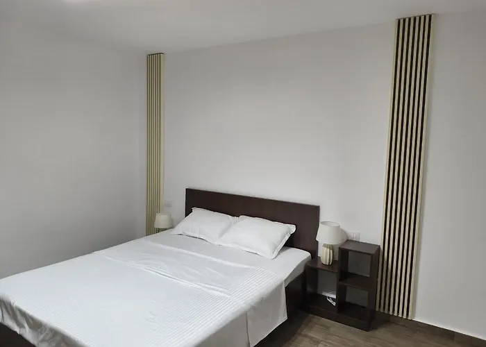 Golden Eight Apartment